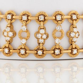 A Van Cleef et Arpels necklace in 18K gold set with round brilliant-cut diamonds, possibly a special order.