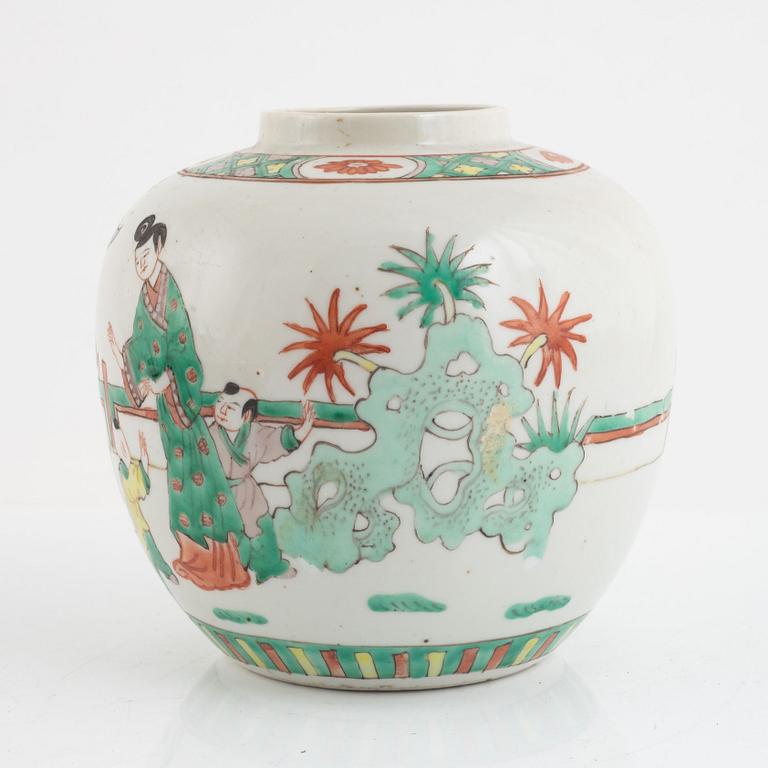 A Chinese porcelain vase, early 20th Century.