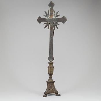 A bronze crucifix, 18th/19th century.