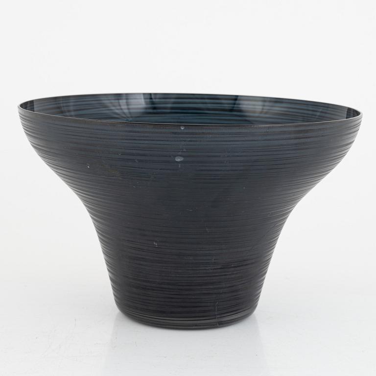 Ingegerd Råman, a bowl, Orrefors 2006.