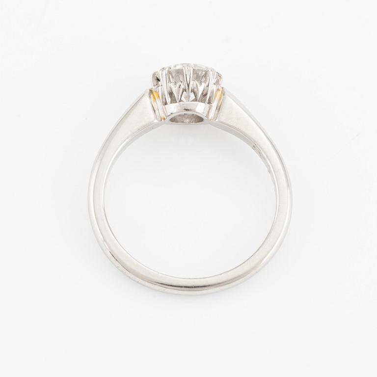 Ring, platinum with brilliant-cut diamond.