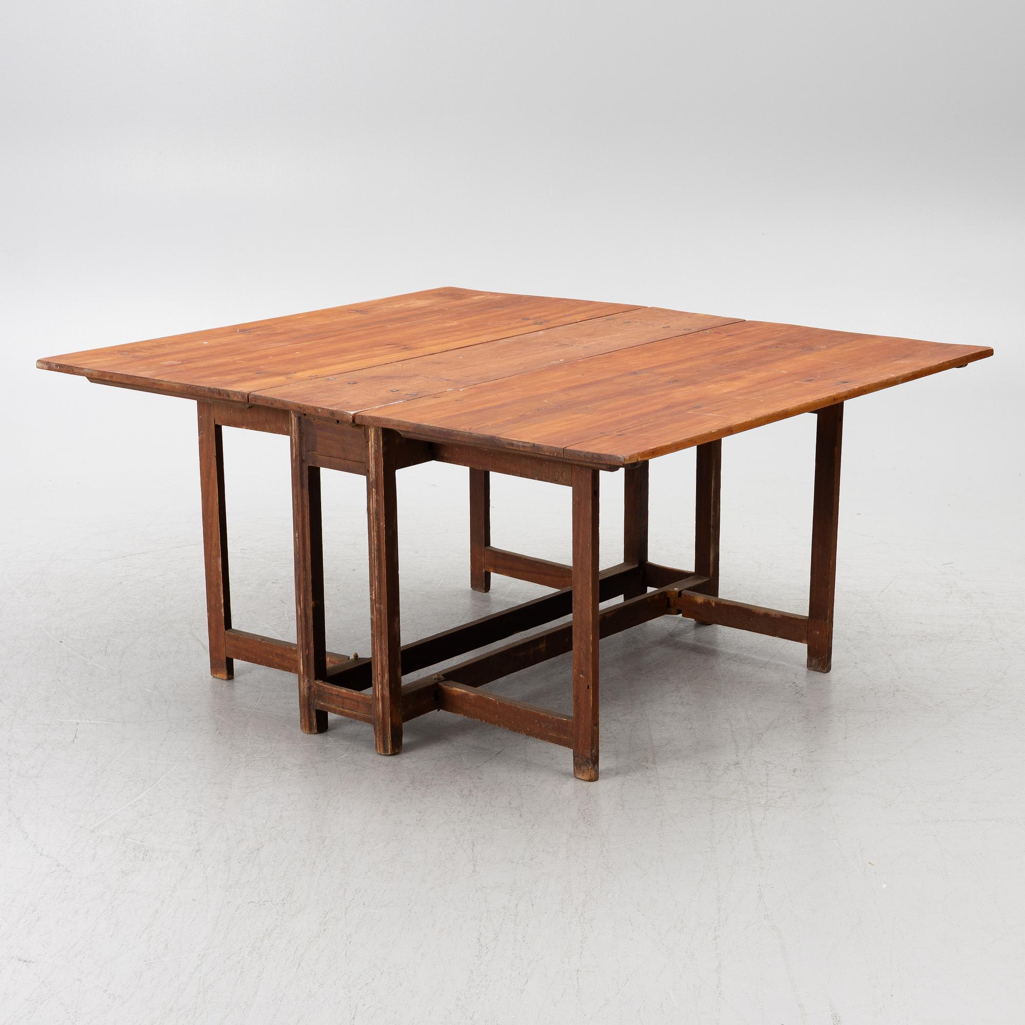 Drop-leaf table, 19th century.