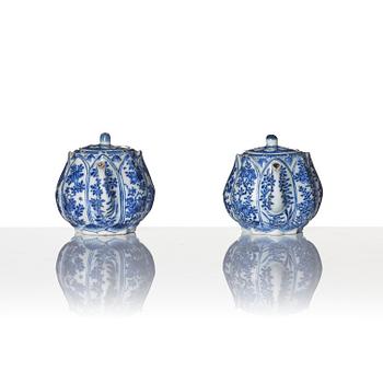 A pair of rare blue and white lobed teapots and covers, Qing dynasty, Kangxi (1662-1722).