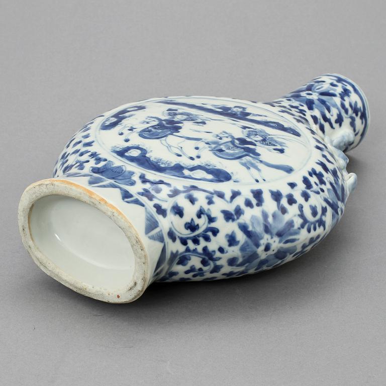 PILGRIMSKRUS, porslin, Kina, 1800/1900-tal.