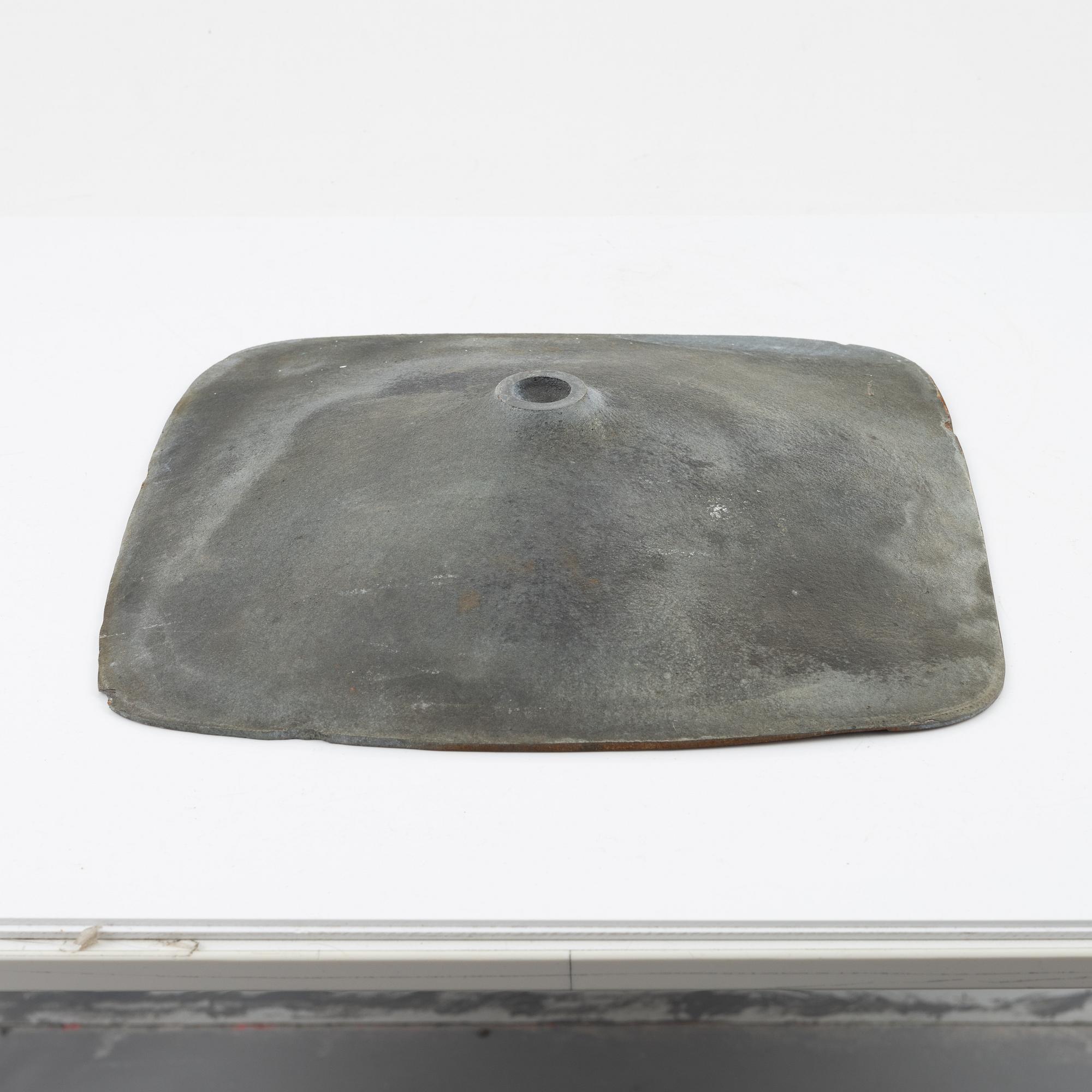 Bård Breivik, objekt, väggrelief, sandgjutet järn, osignerad.