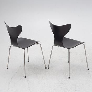 Arne Jacobsen, stolar, 6 st,"Måsen"/"Liljan", Fritz Hansen, Danmark, 2010.