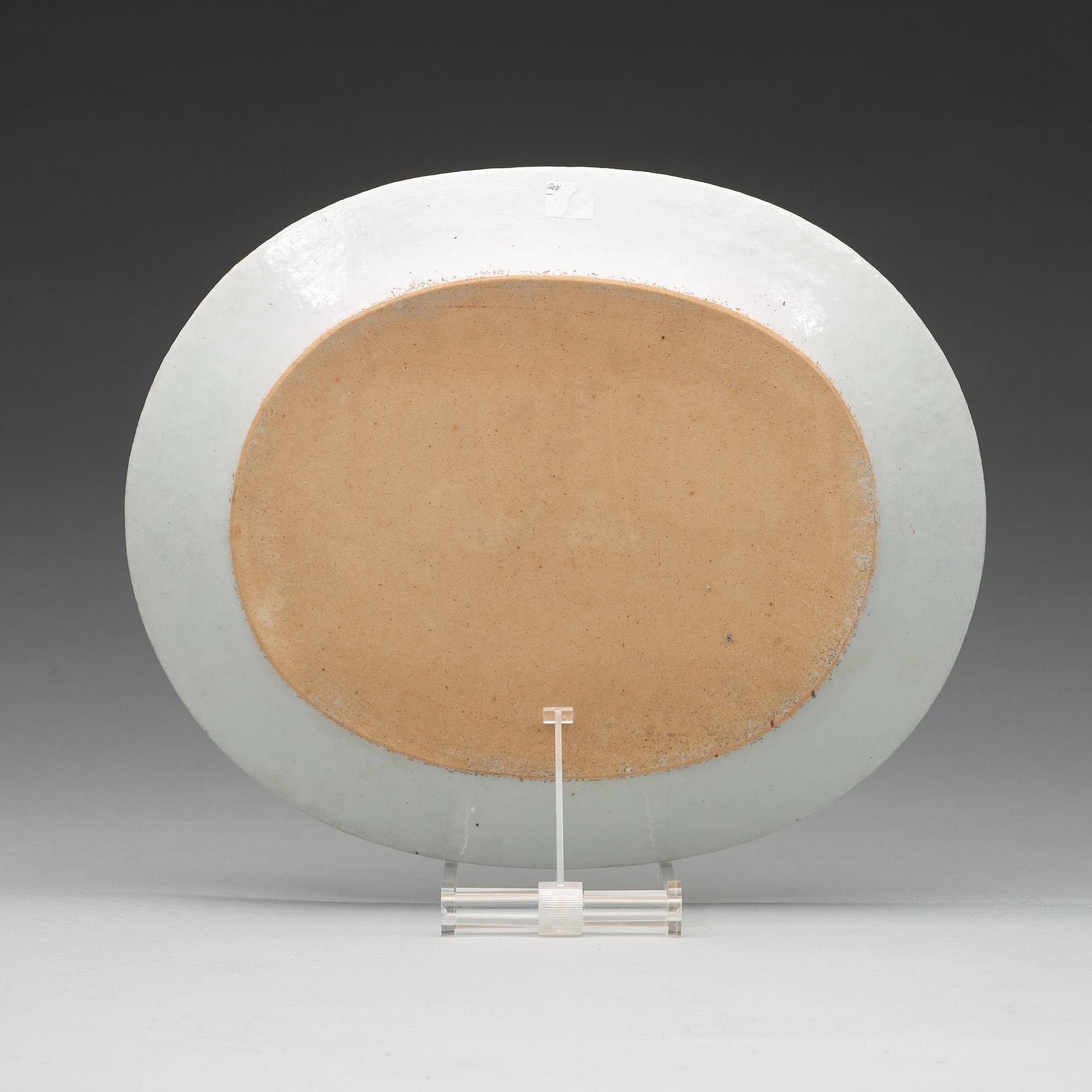 A famille rose serving dish, Qing dynasty, Qianlong (1736-95).