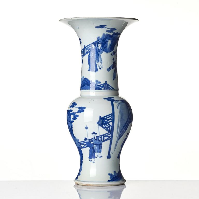 A large blue and white 'yenyen' vase, China, 20th century.
