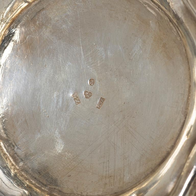 A Swedish silver teapot, marks of William Lyon, Gothenburg 1854.