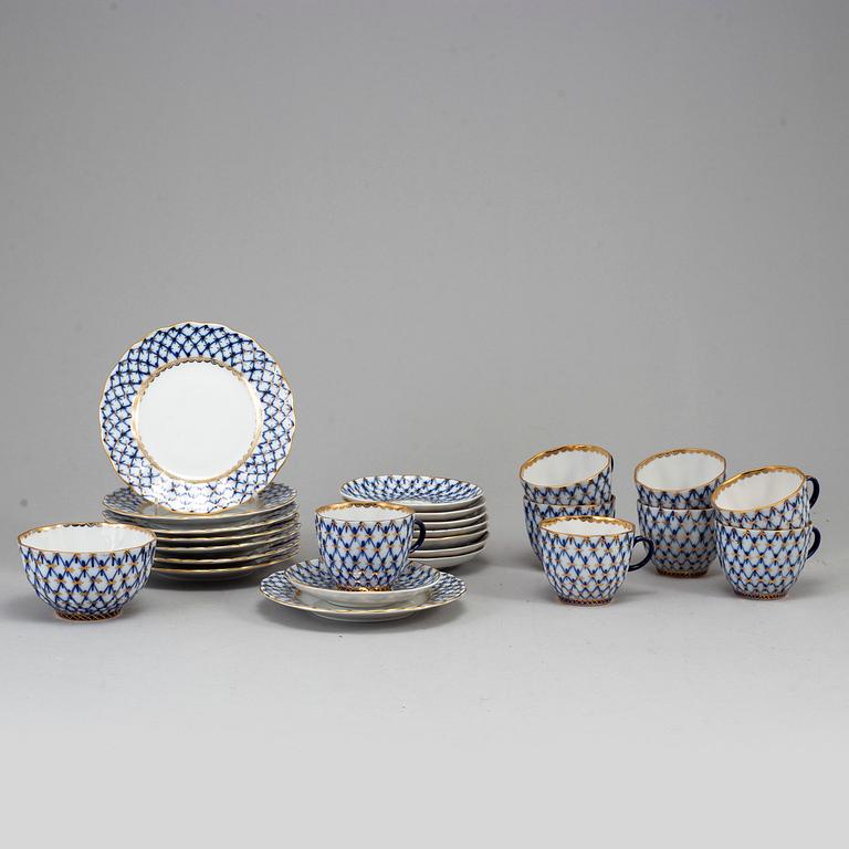 A 17-piece "Cobalt net" porcelain tableware set, Lomonosov, Soviet Union.