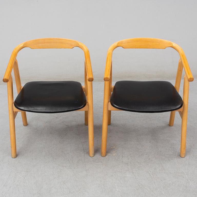 A set of two HANS J. WEGNER "U-chairs".