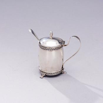 SENAPSKANNA, silver, Petter Adolf Sjöberg (1798-1833), Stockholm 1825. SKED, silver, London 1902. Tot. vikt 102 g.