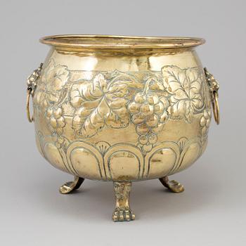 A BRASS FLOWER POT, first half of the 19th century.