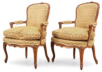 669. A pair of Louis XV 18th century armchairs.