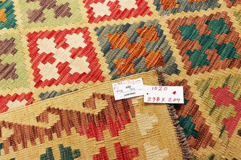 A Kilim carpet, c. 298 x 204 cm.