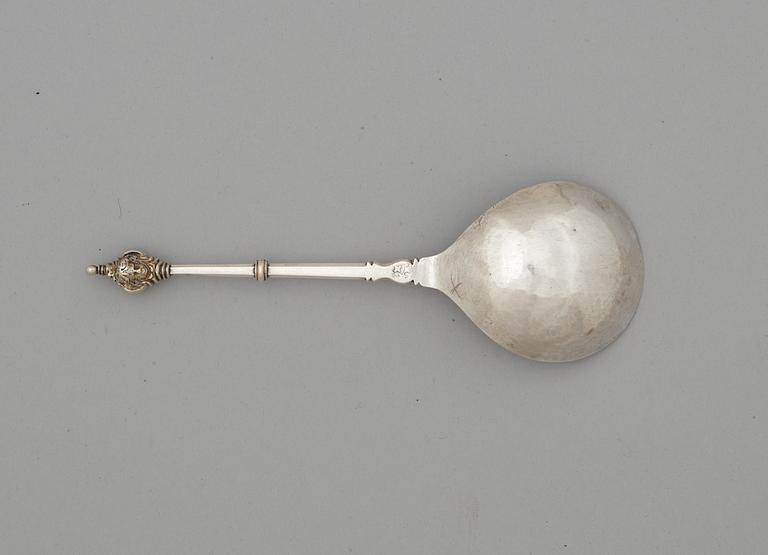 A Norwegen 18th century parcel-gilt spoon, makers mark of av Nicolai Willemsen Horstman (Trondheim 1720-60). Barock-style.