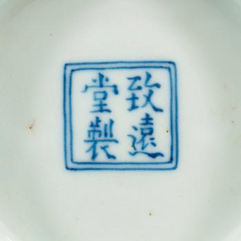 A delicate blue and white bowl, Qing dynasty, 18th century, with a four charactere hall mark.