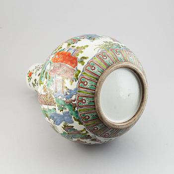 Vas, porslin, Kina, sen qingdynasti, omkring år 1900.