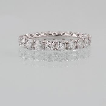 RING, 18K vitguld med 20 briljantslipade diamanter 2.64 ct. Vikt 2,2 gram.