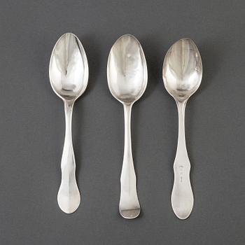 THREE SIMILAR SWEDISH FIDDLE PATTERN SPOONS,  18TH/19TH CENTURY. Weight ca 130 g.