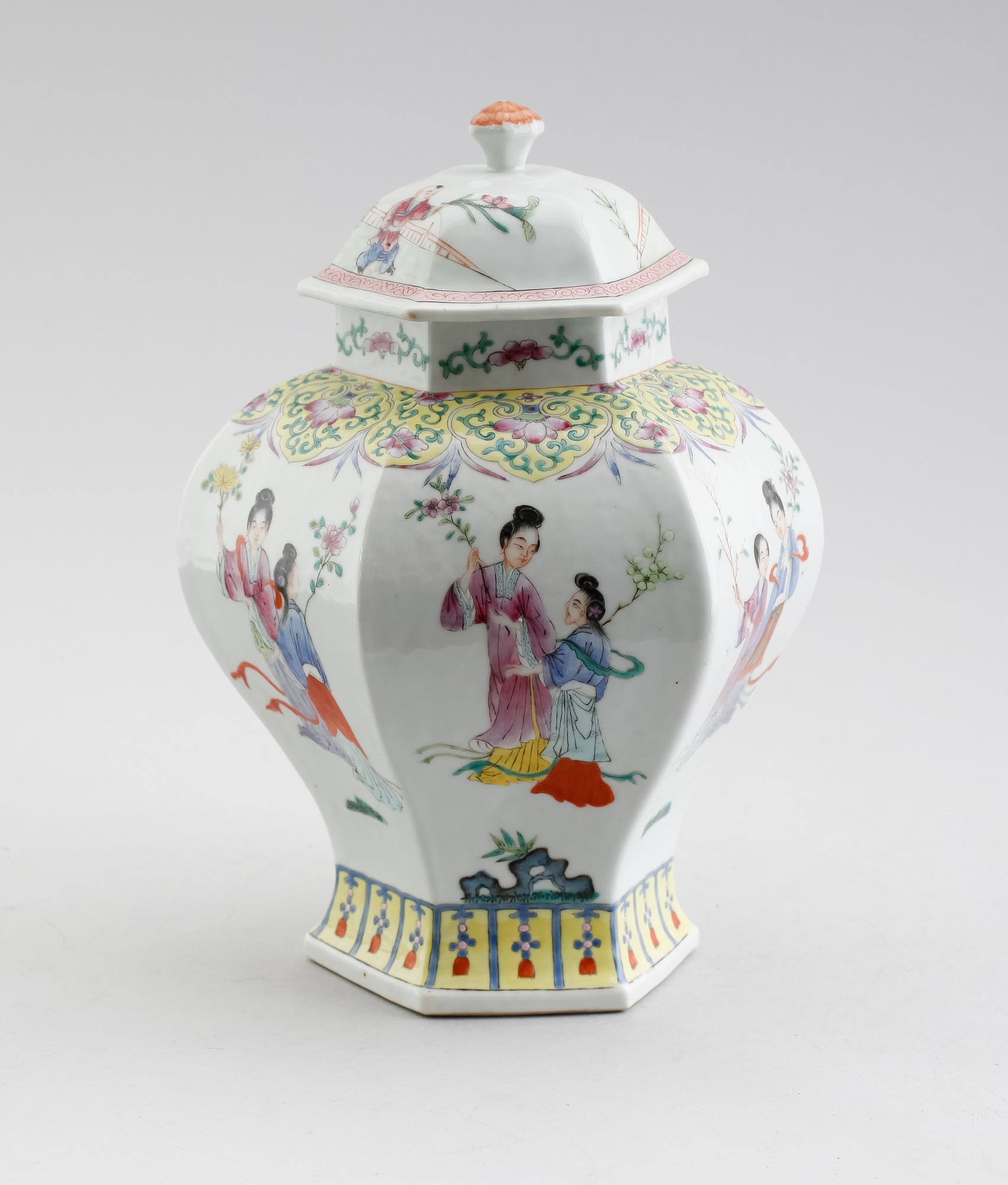 LOCKURNA, porslin, Kina, 1900-tal.