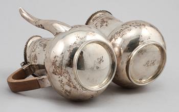 KANNOR, ett par, silver, Mappin & Webb, London, England, 1915, vikt 505 gram.