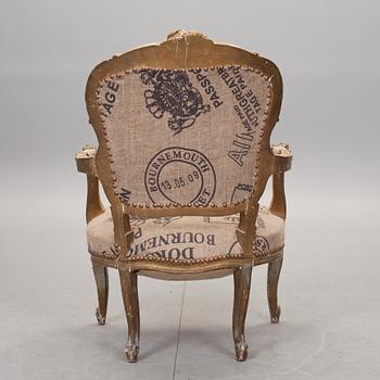 KARMSTOL, rokokostil. 1900-talets andra hälft.