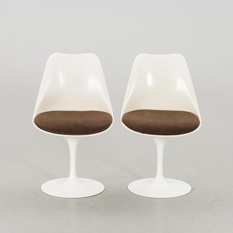 EERO SAARINEN, stolar 2 st "Tulip" för Knoll International, 1900-talets andra hälft.