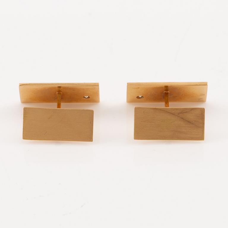 Cufflinks, a pair, 18K gold with octagon-cut diamonds.