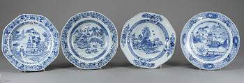 TALLRIKAR, 4 st, djupa, samt UNDERFAT, porslin, Kina, 1700-tal.