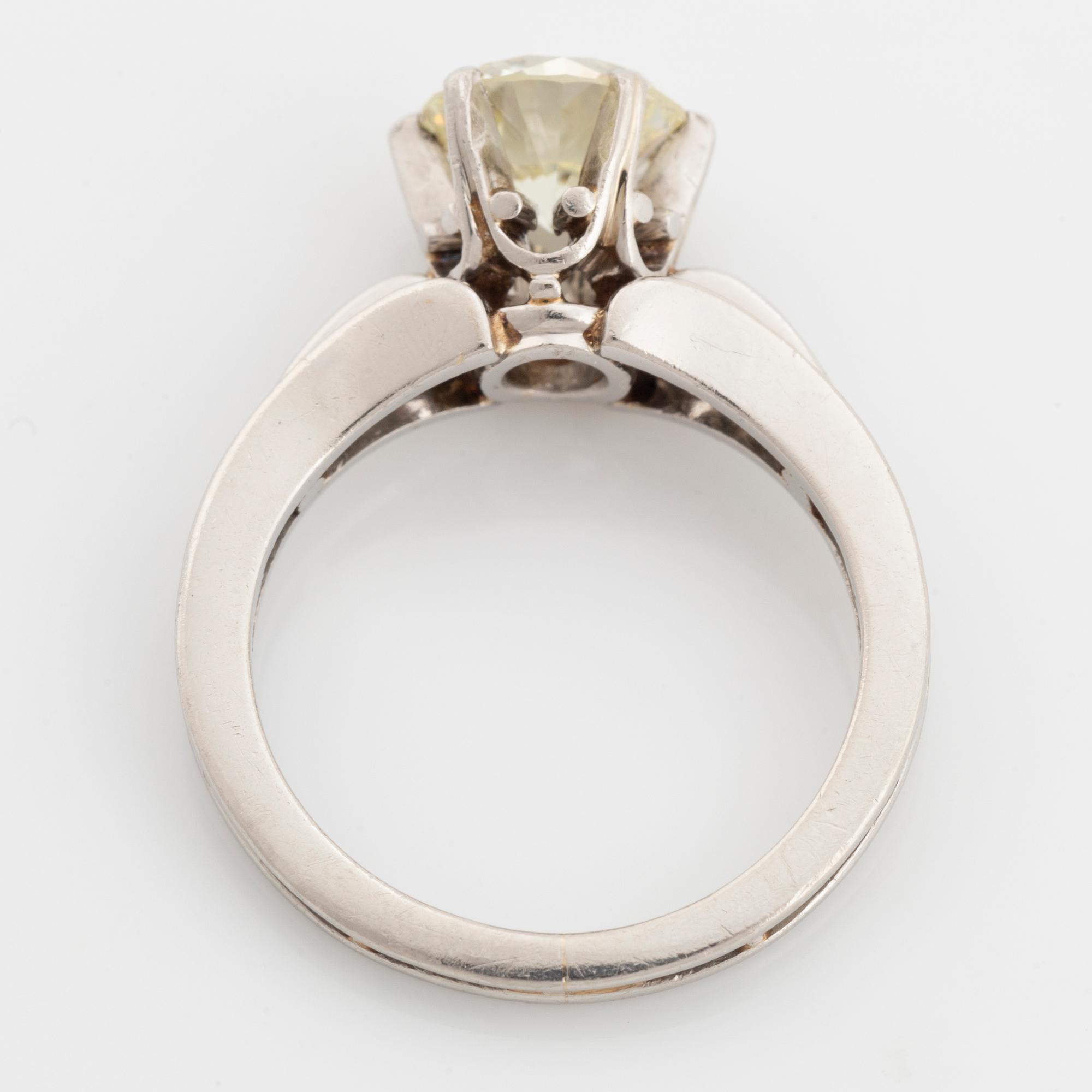 Brilliant cut diamond ring.