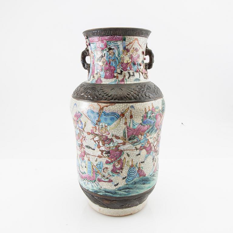 Vase China around 1900 porcelain.