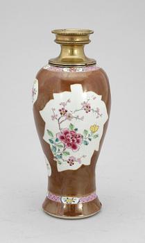 VAS, porslin och brons, Kina 1700-tal.