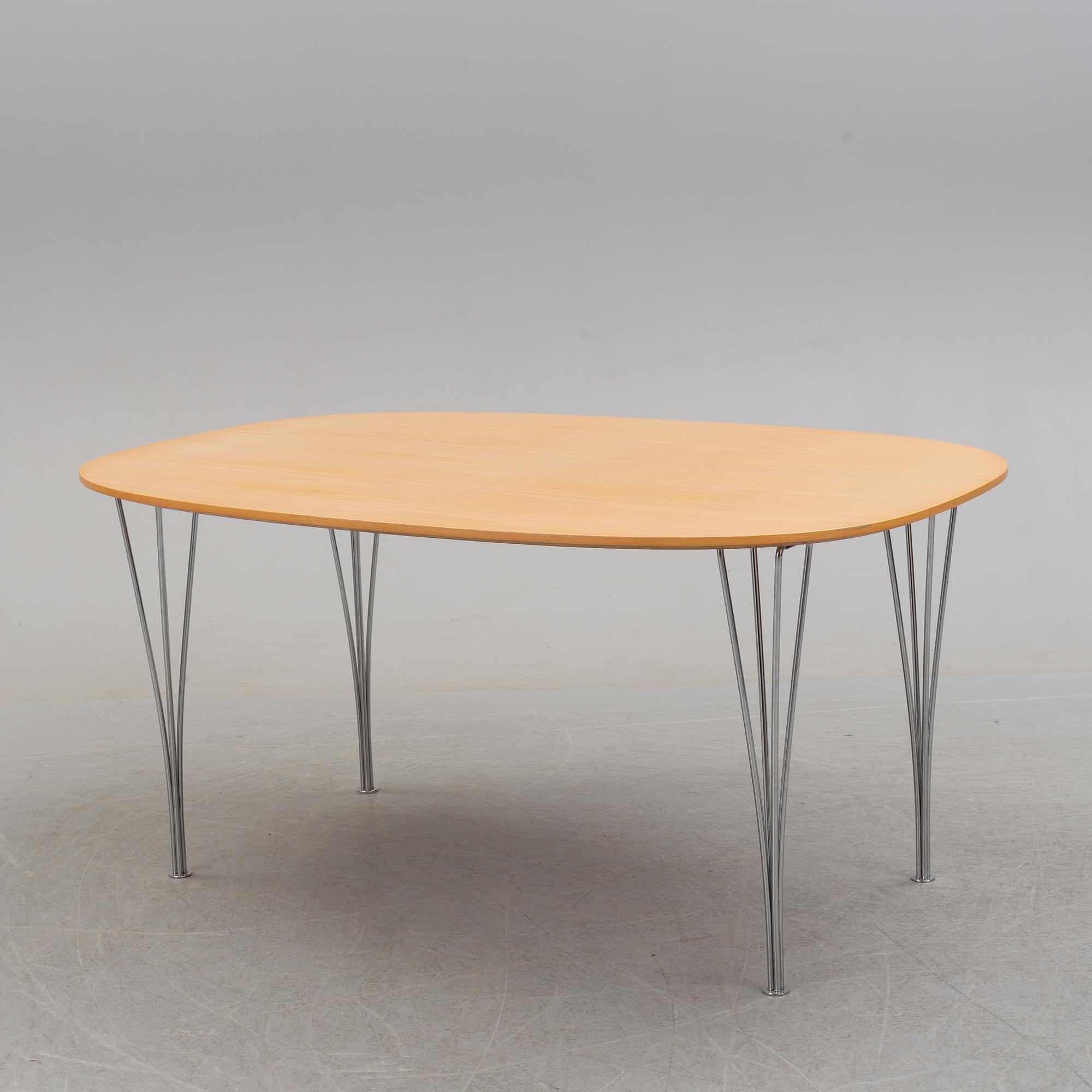 A 'Superellips' table by Bruno Mathsson and Piet Hein, Fritz Hansen, 1979.