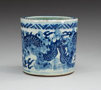 A blue and white brush pot, Transition, 17th Century.