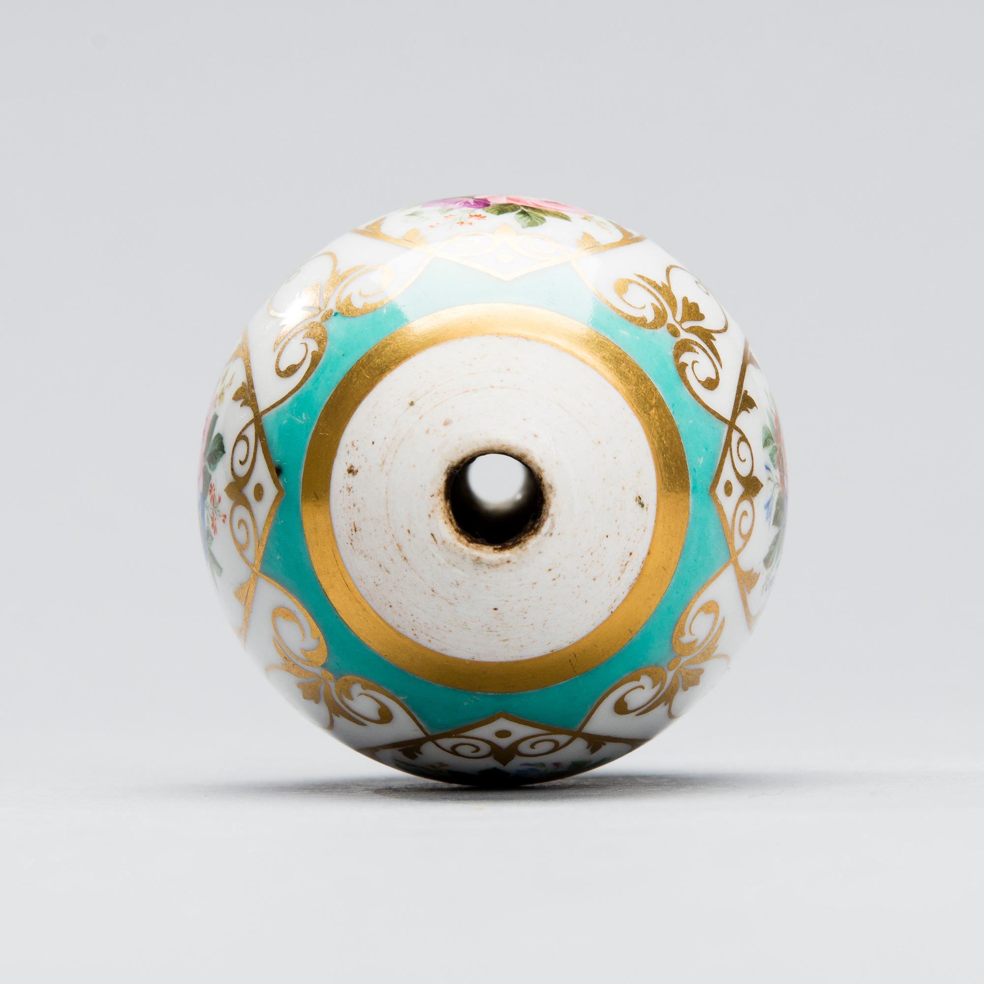 AN EASTER EGG, porcelain, Russia, late 19th century.