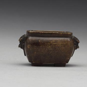 A bronze censer, late Qing dynasty, circa 1900.