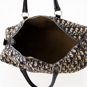 CHRISTIAN DIOR, KAKSI VINTAGE LAUKKUA JA VYÖ.