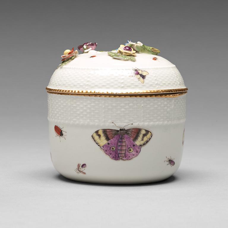 A Meissen bowl with cover, 1740/50's.