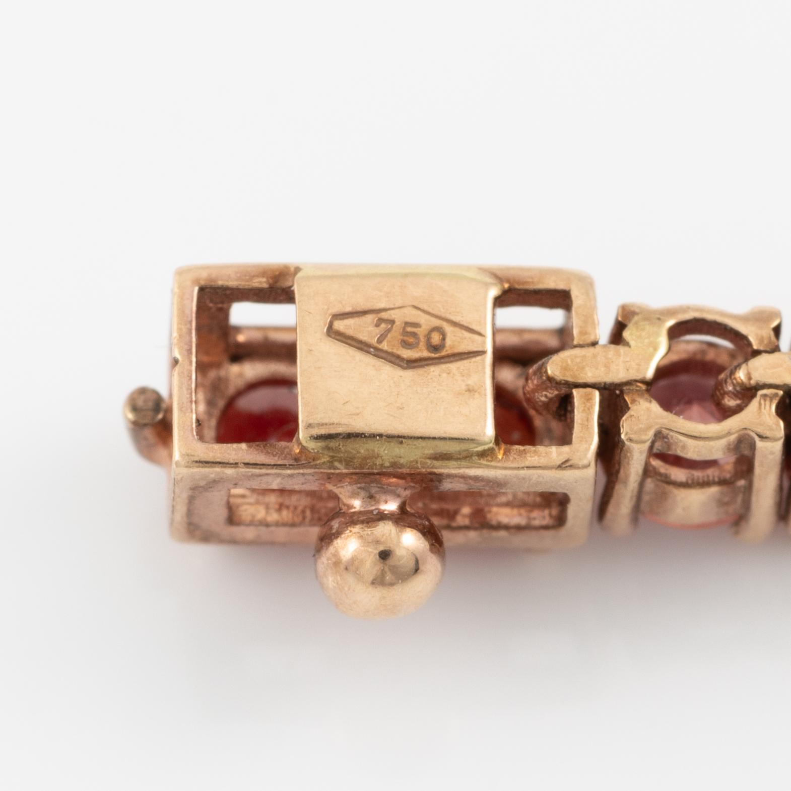 Bracelet, 18K rose gold with multi-coloured sapphires.