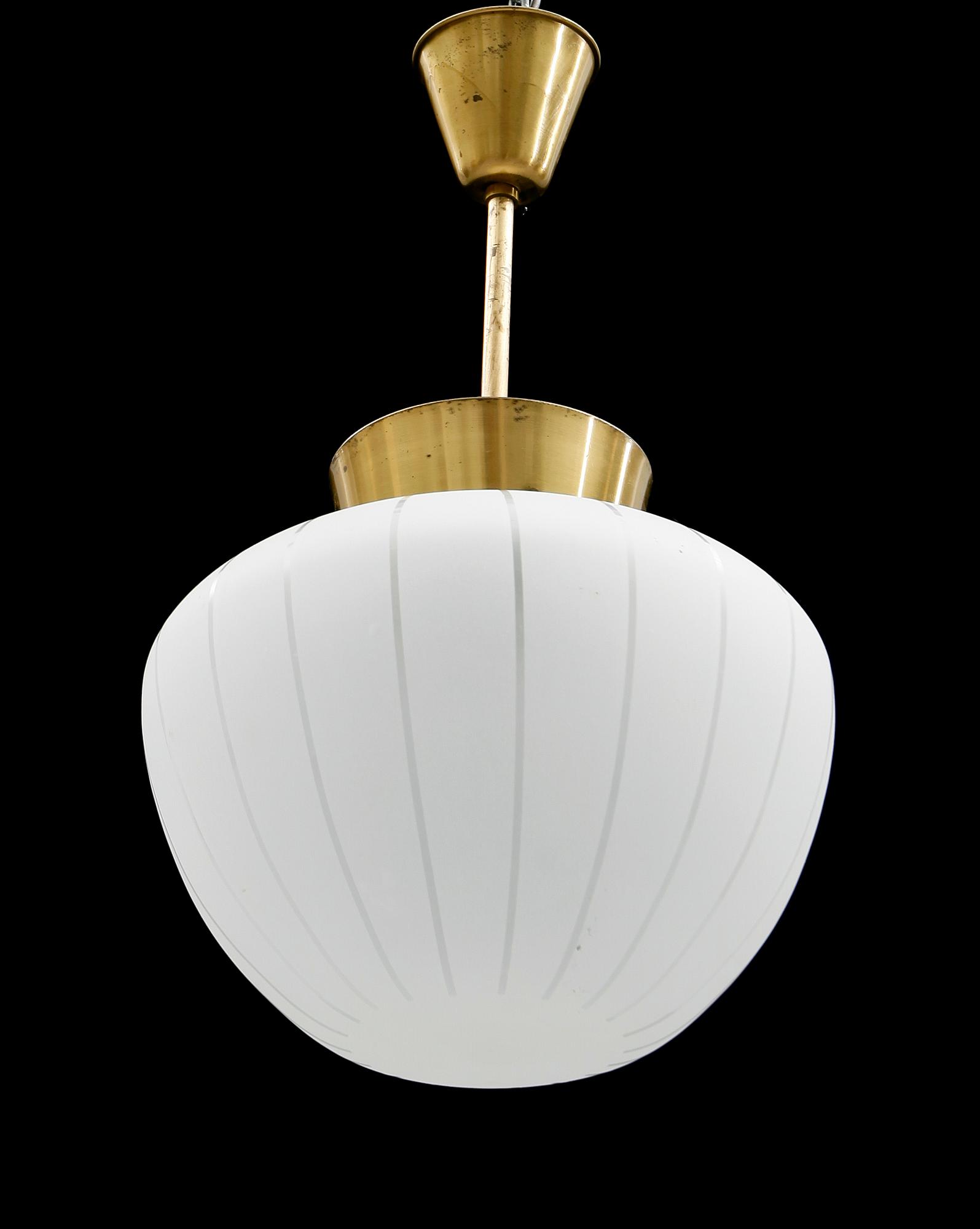TAKLAMPA, 1900-talets mitt. Höjd 53 cm.