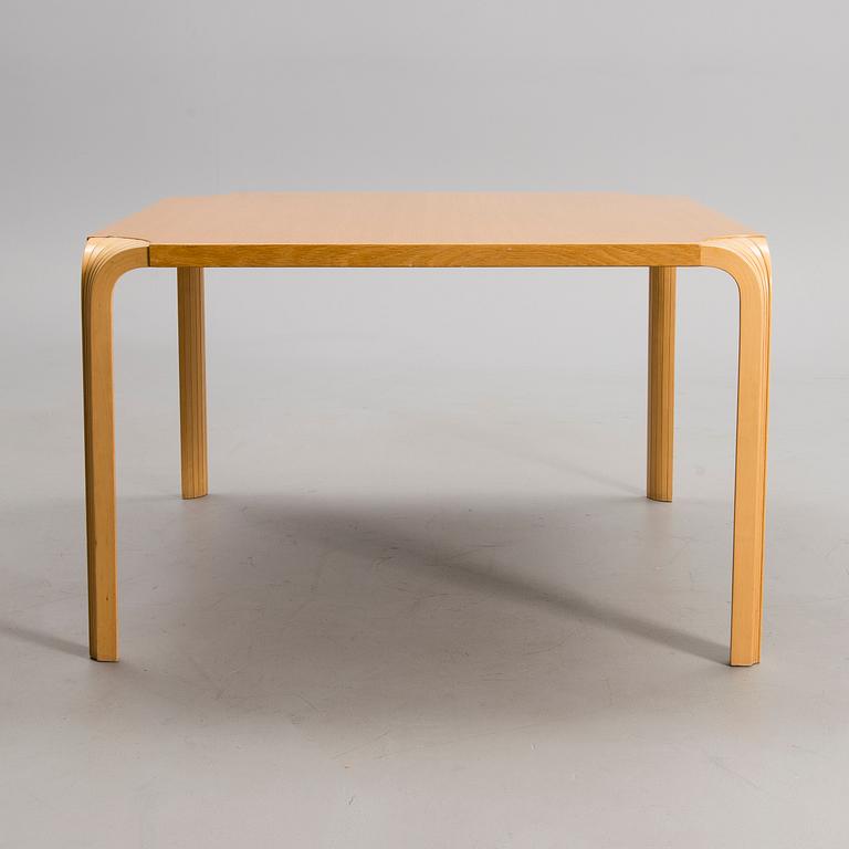 ALVAR AALTO, BORD, modell MX800B, Artek, 1900-talets slut.