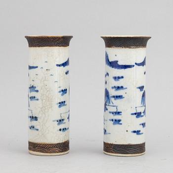 A group of Chinese blue and white porcelain vases and a bowl, 20th century.