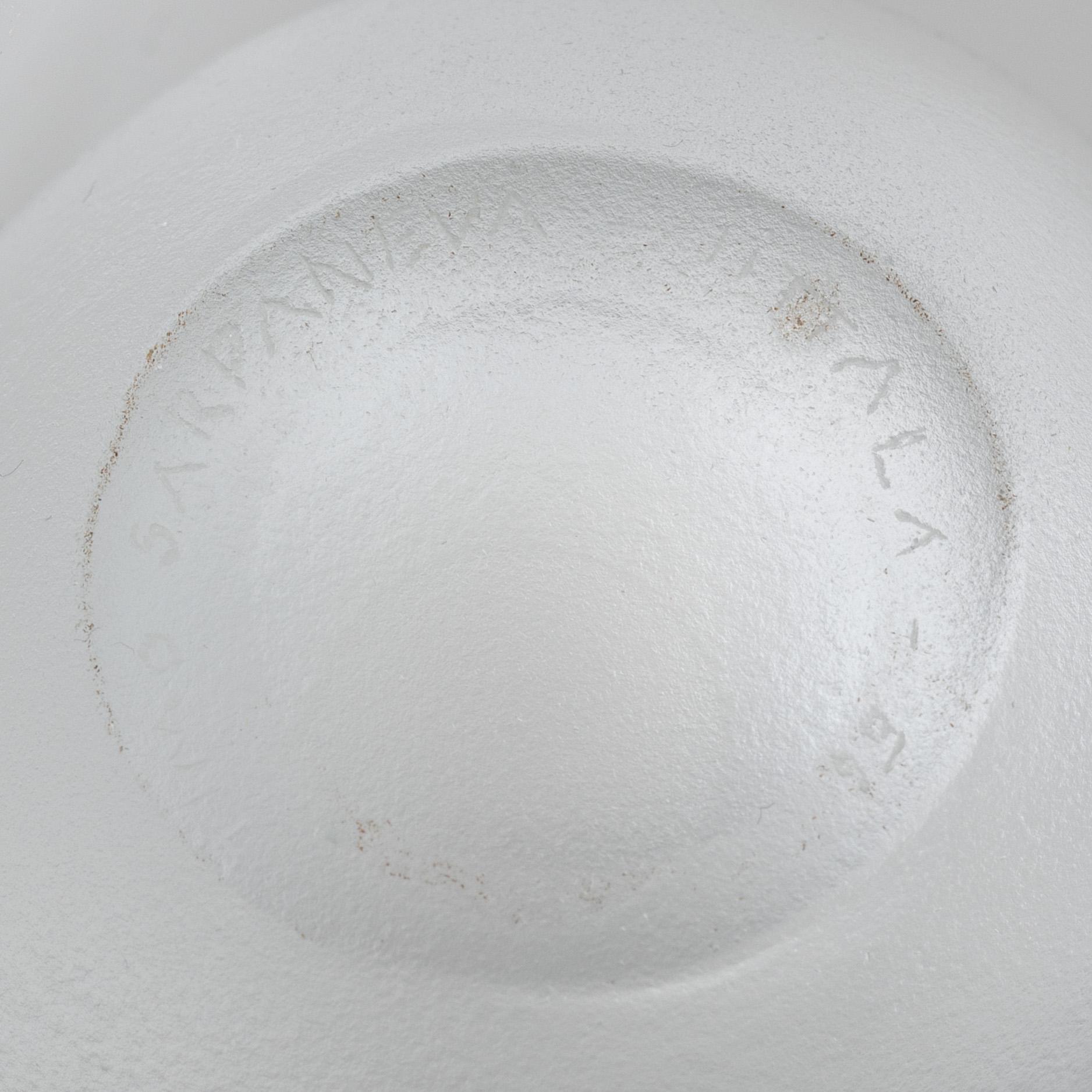Timo Sarpaneva. A pair of glass objects, whereof one signed Timo Sarpaneva, Iittala -66.