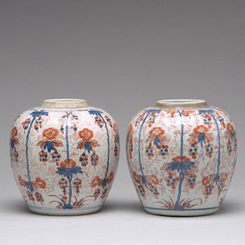 A pair of imari jars, Qing dynasty, 18th Century.