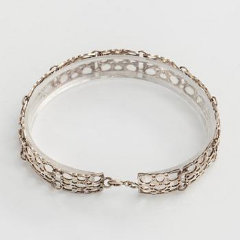 Liisa Vitali, kaulaketju ja rannekoru, "Leppäkerttu", sterling hopeaa, Westerback, Helsinki 1971 ja 1972.