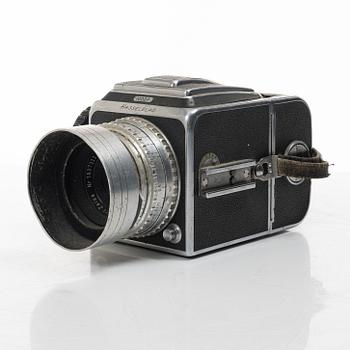 Kamera, Hasselblad 1000 F med objektiv Tessar 1:2,8, Carl Zeiss och stativ.
