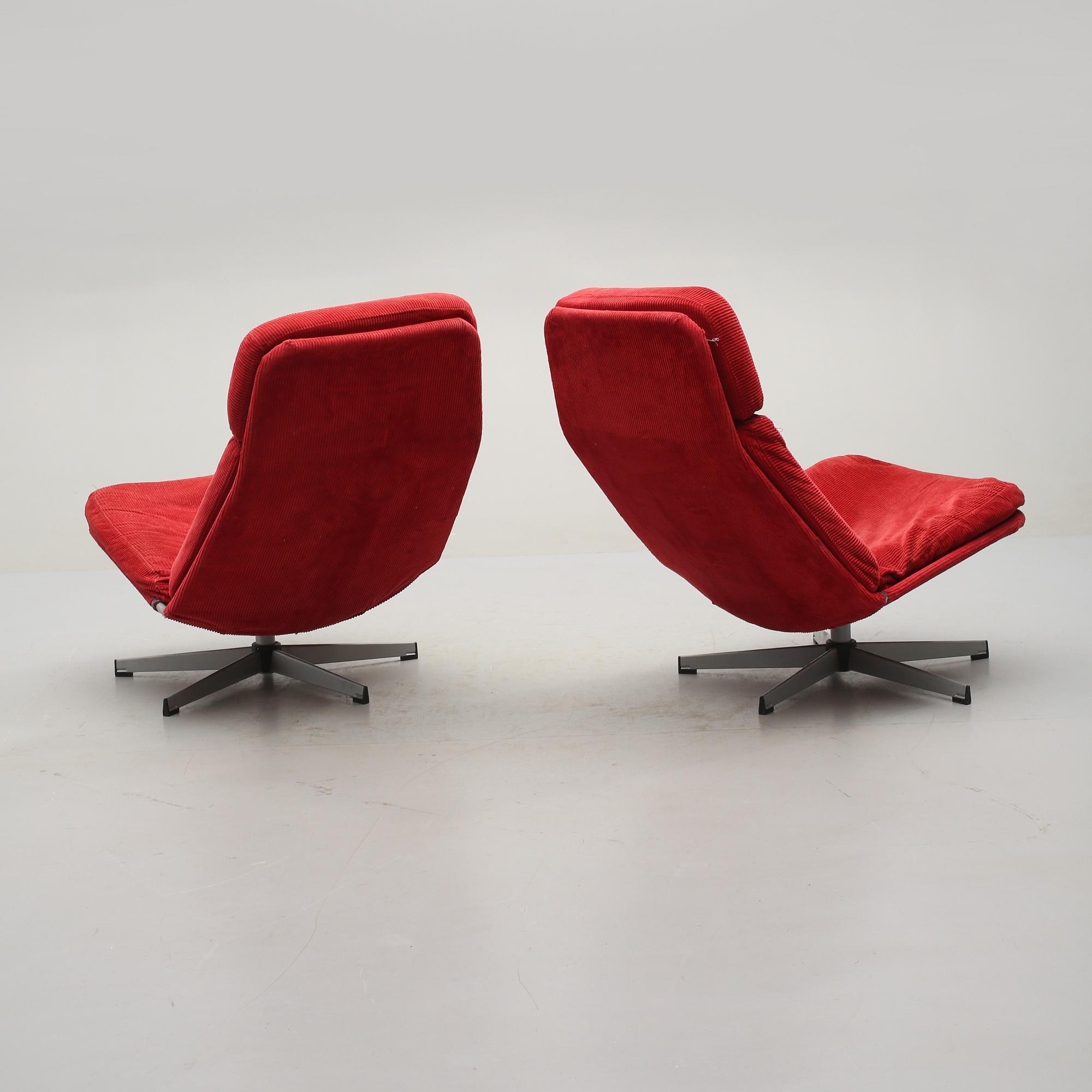 FÅTÖLJER, ett par, samt FOTPALL, 1900-talets tredje kvartal.