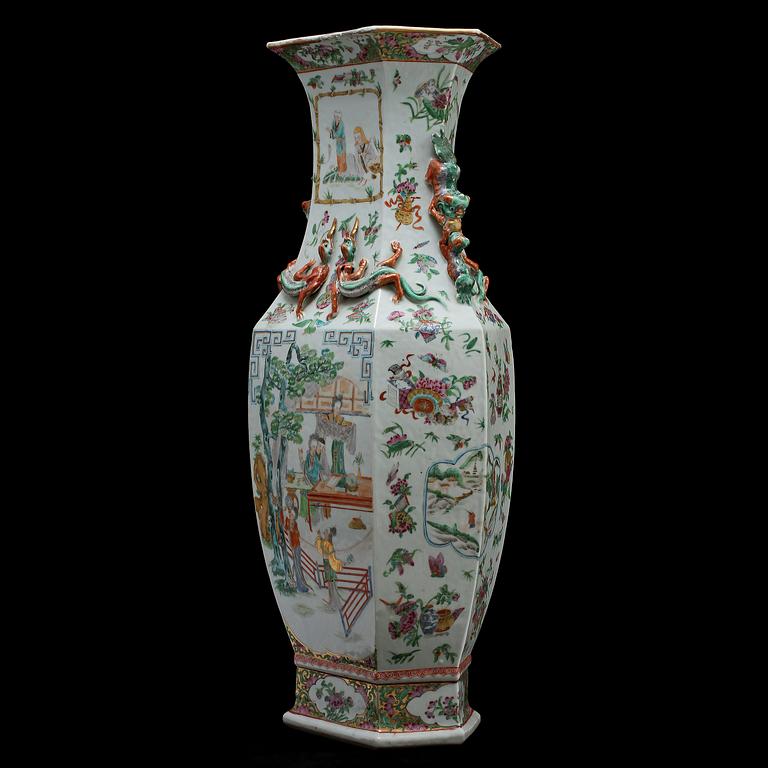 GOLVVAS, porslin, Kina, 1900-tal.