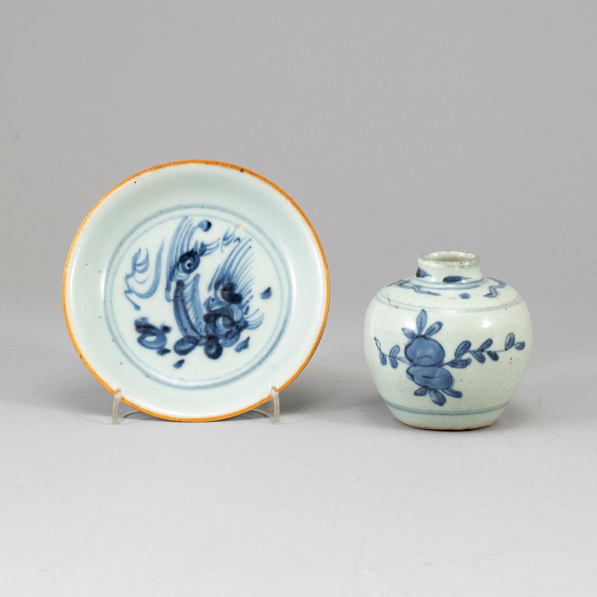 A group of blue and white dish and jar, Ming dynasty.